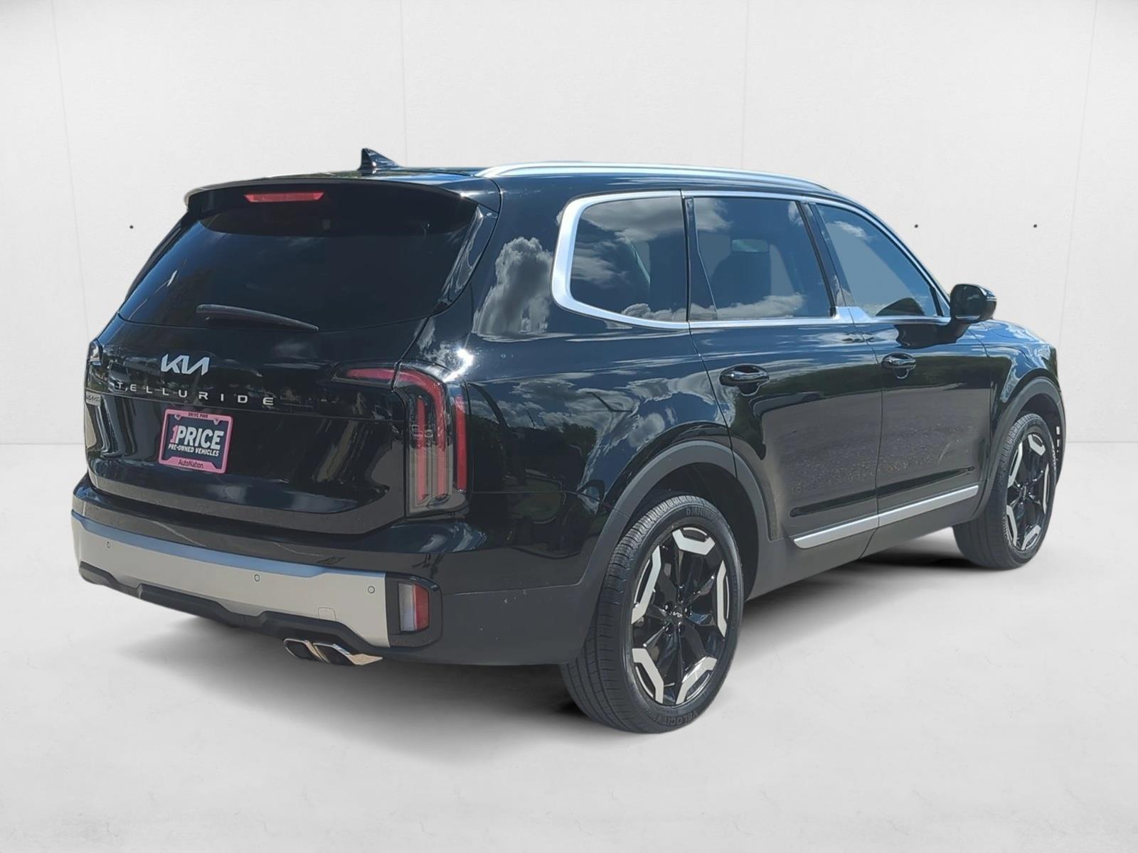 2023 Kia Telluride EX photo 2