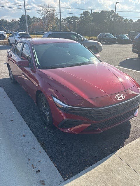 2024 Hyundai Elantra SEL photo 2