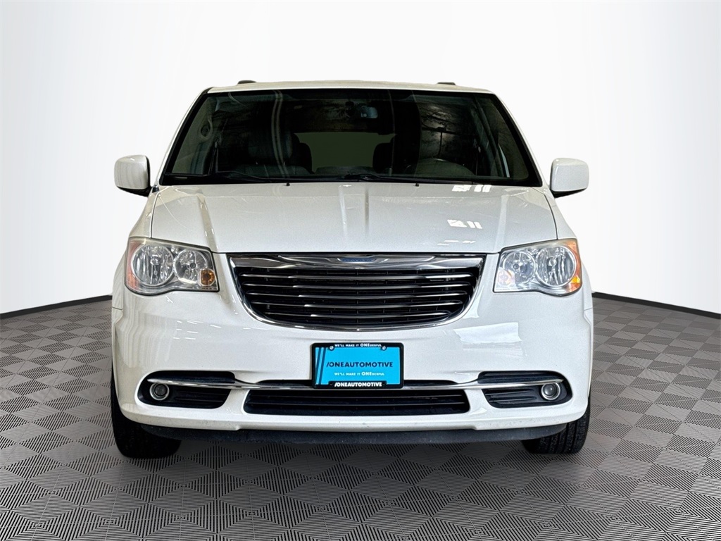 2013 Chrysler Town & Country Touring photo 2