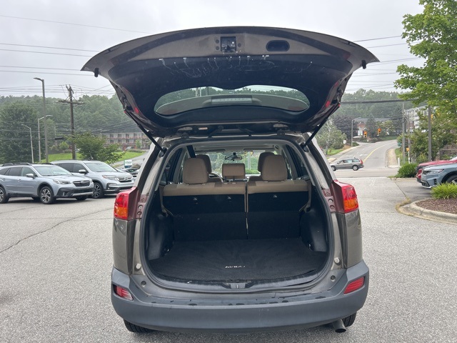 2015 Toyota RAV4 XLE photo 17