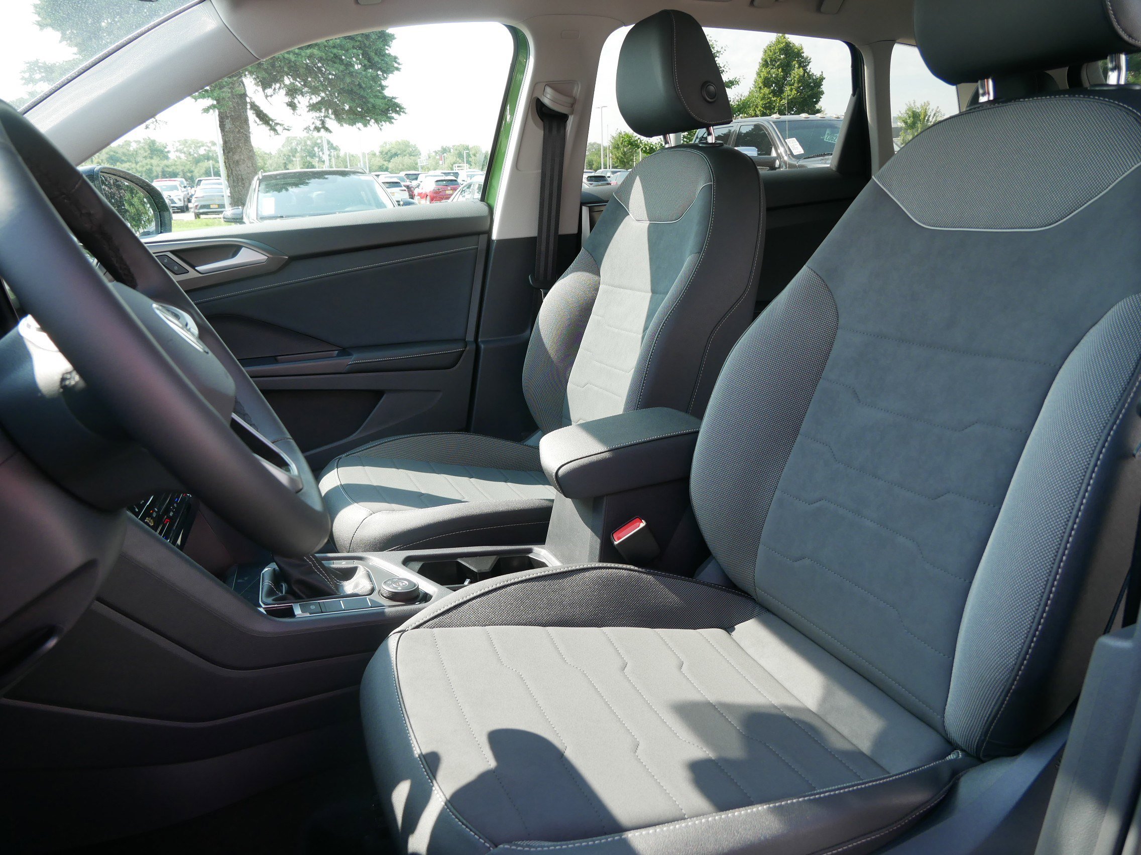2025 Volkswagen Taos SE photo 3