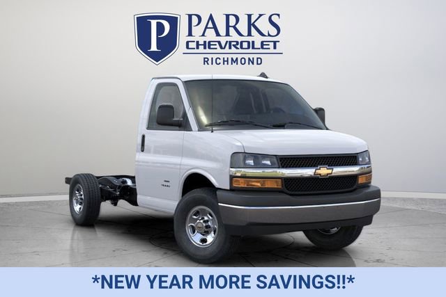 2025 Chevrolet Express Base's photo
