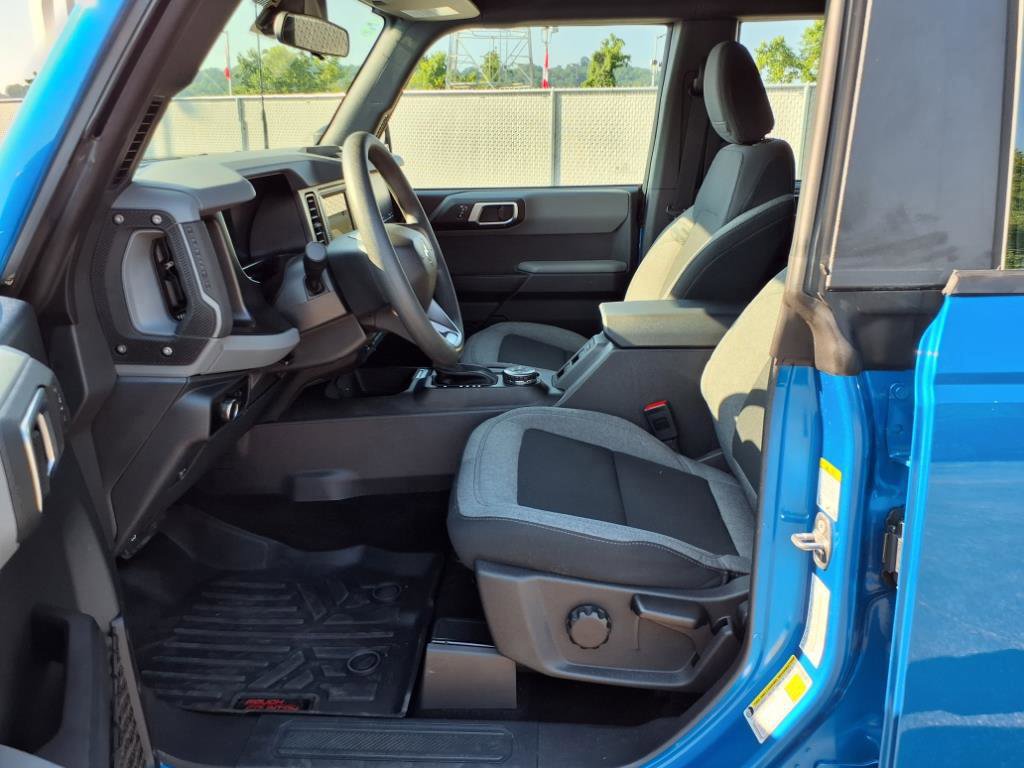 2023 Ford Bronco Base photo 8
