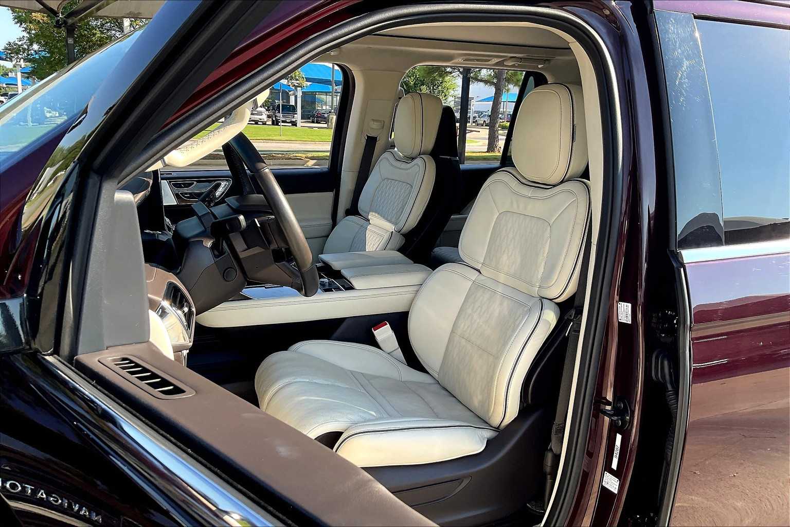 2024 Lincoln Navigator Black Label photo 7