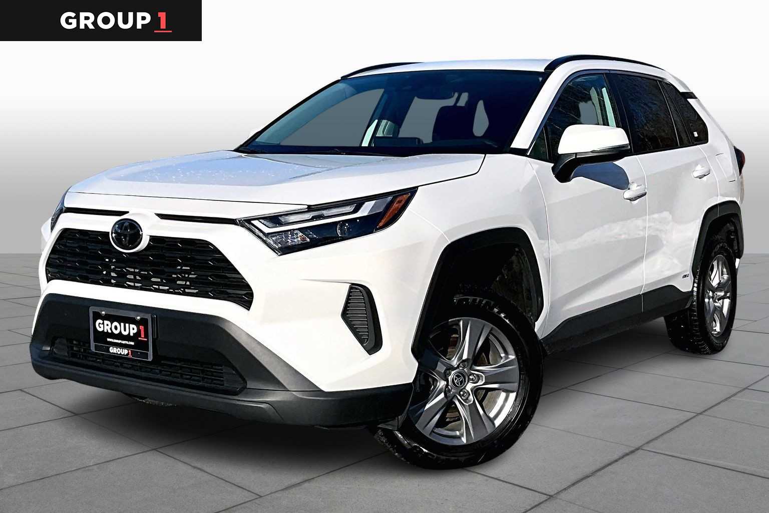 2025 Toyota RAV4 XLE's photo