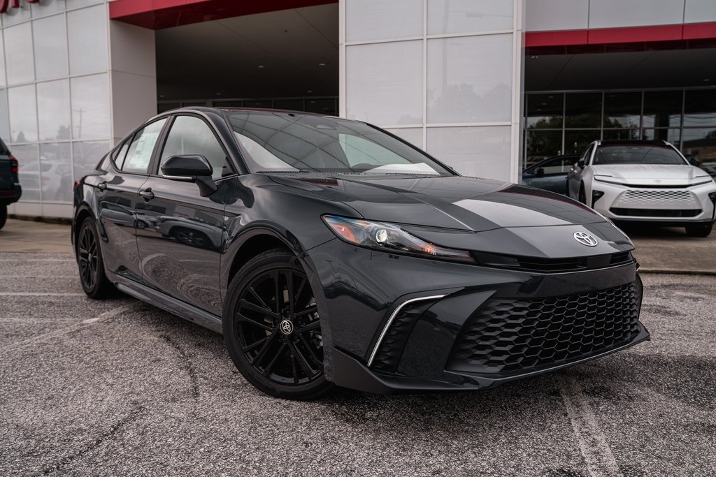 2026 Toyota Camry SE's photo