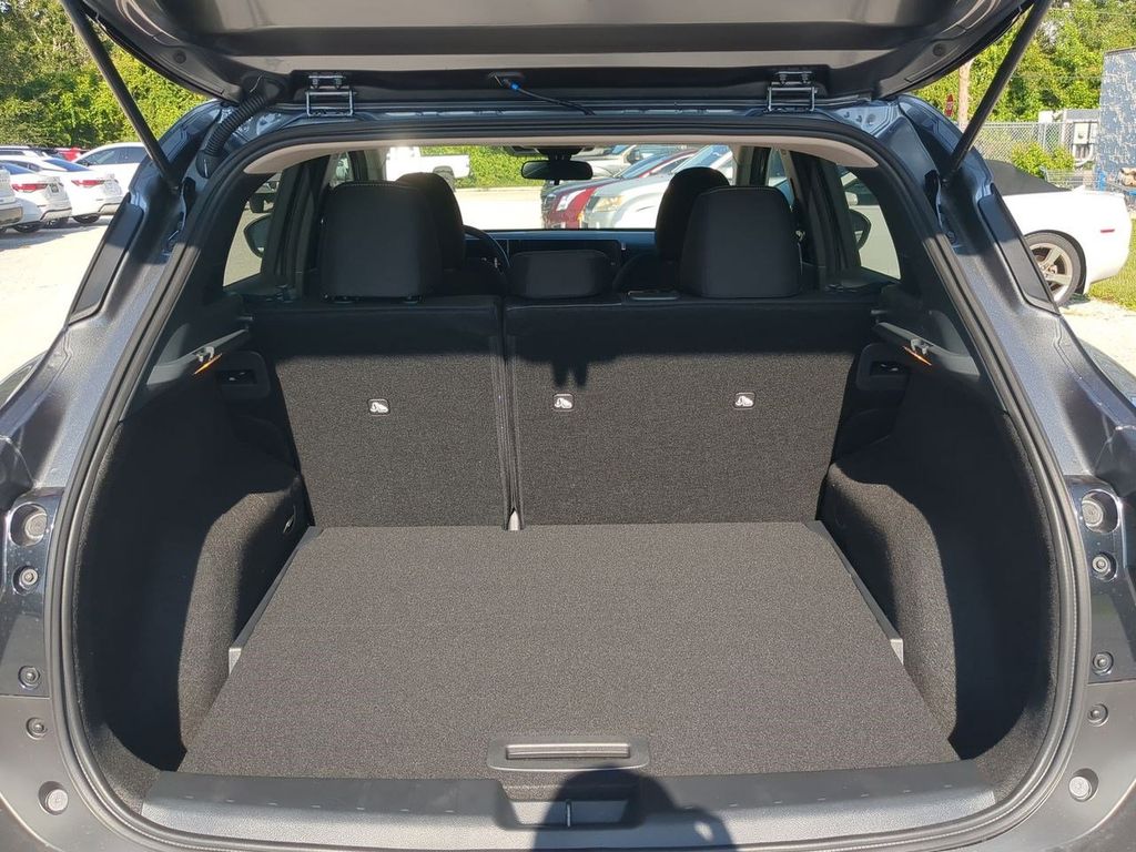 2025 Nissan Kicks SV photo 12