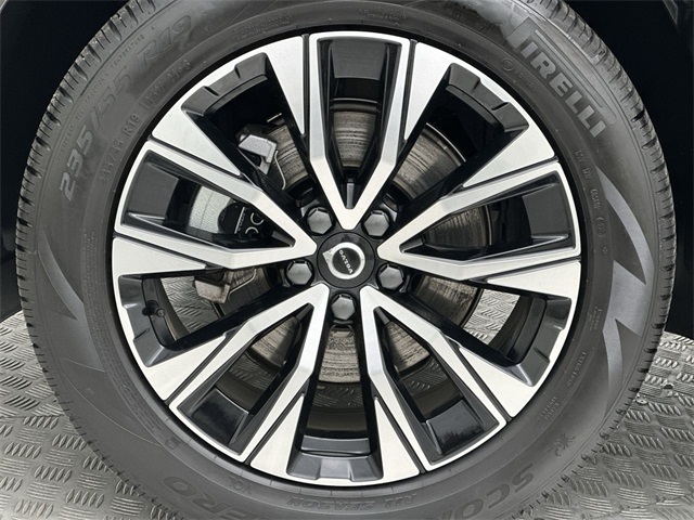 2025 Volvo XC60 B5 Plus photo 2