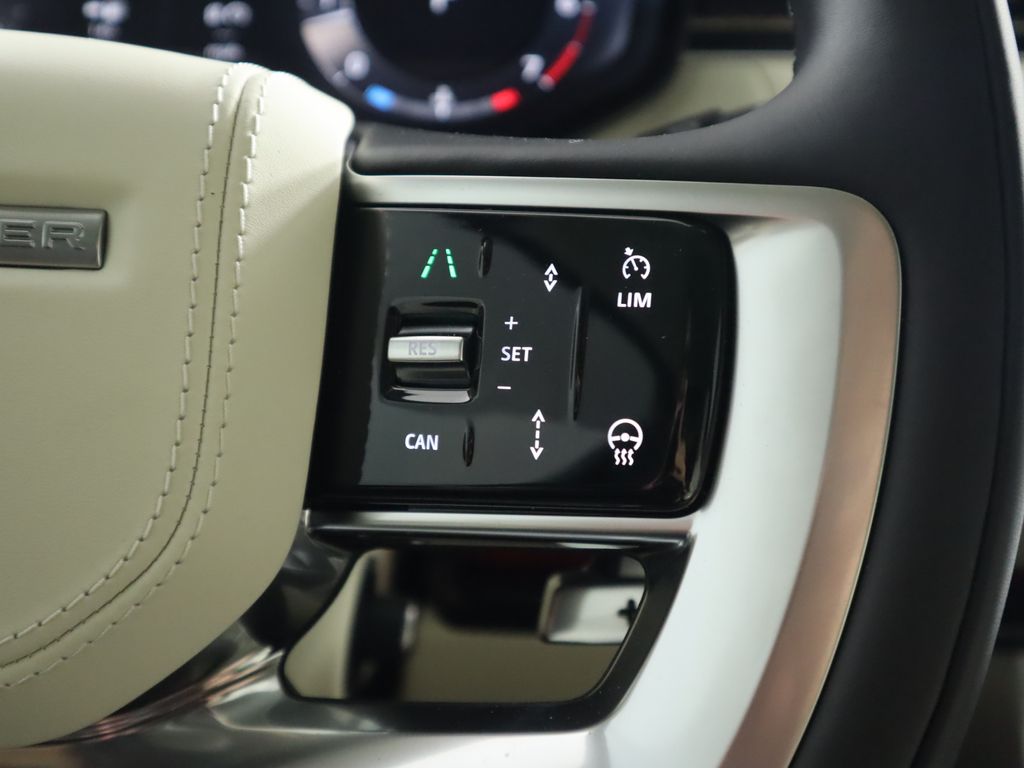 2025 Land Rover Range Rover SE photo 12