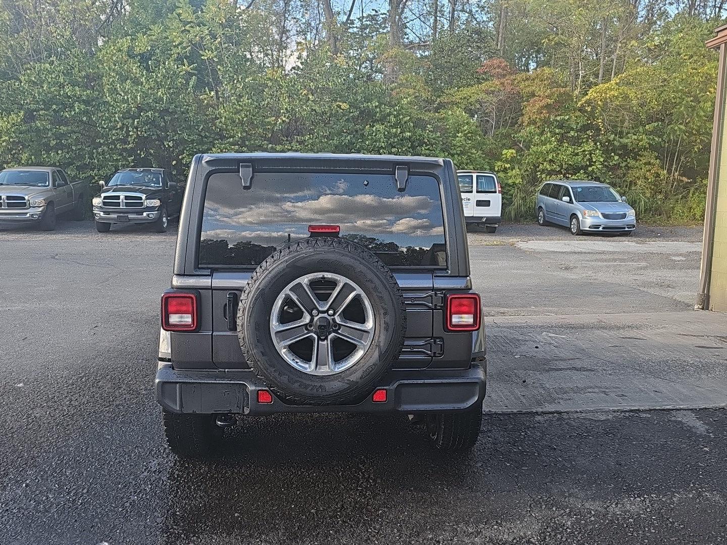 2021 Jeep Wrangler Unlimited Sahara photo 6