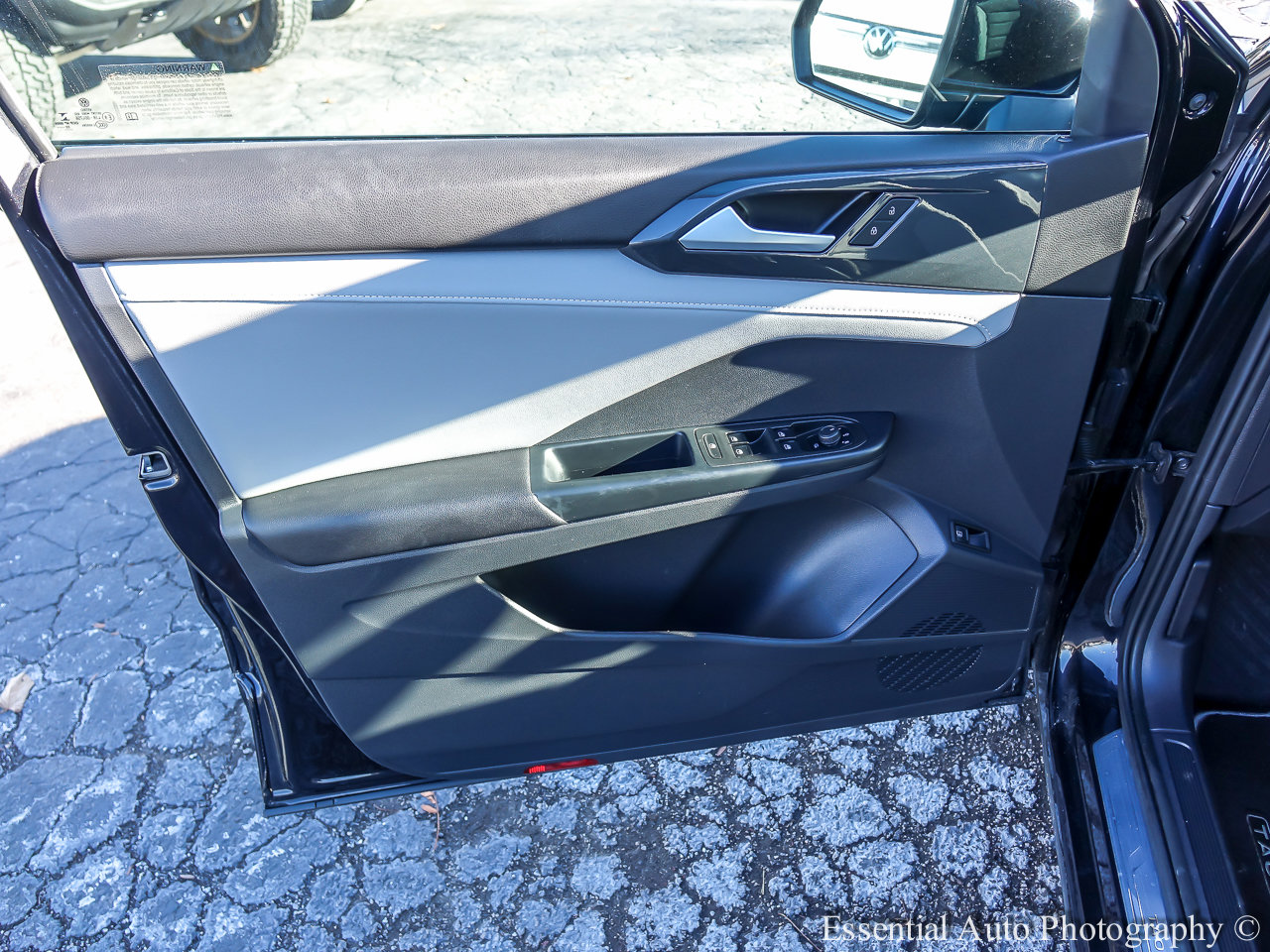 2023 VOLKSWAGEN TAOS - Image 17