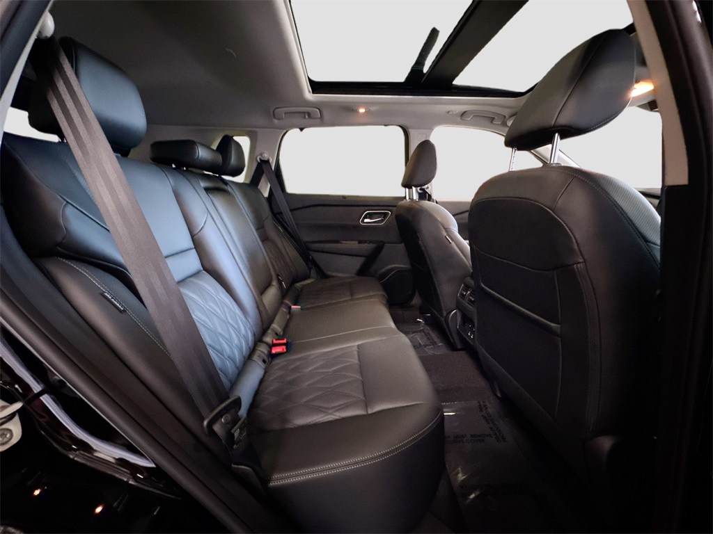 2026 Nissan Rogue Platinum photo 16