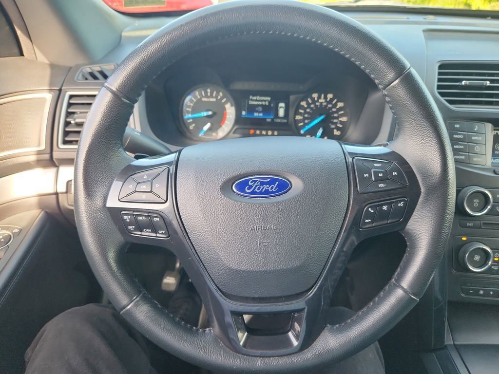 2017 Ford Explorer XLT photo 13