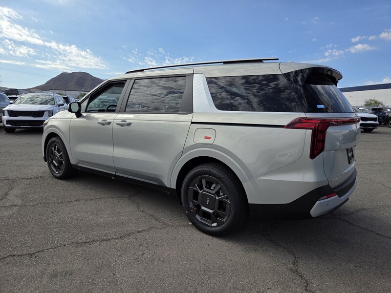 2026 Kia Carnival EX photo 3