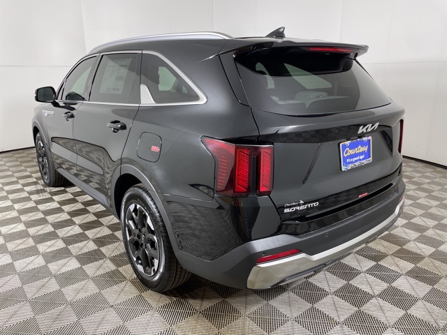2025 Kia Sorento S photo 3