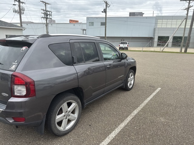 2014 Jeep Compass Latitude photo 3