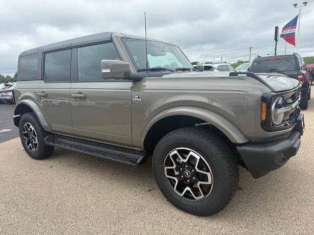 2025 Ford Bronco Outer Banks photo 2