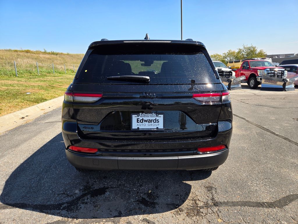 2025 Jeep Grand Cherokee Altitude X photo 3