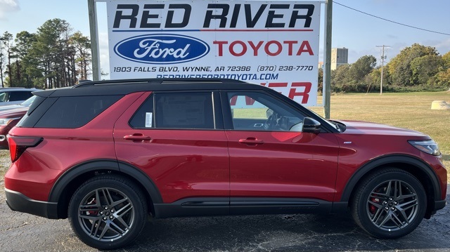 2025 Ford Explorer ST-LINE's photo