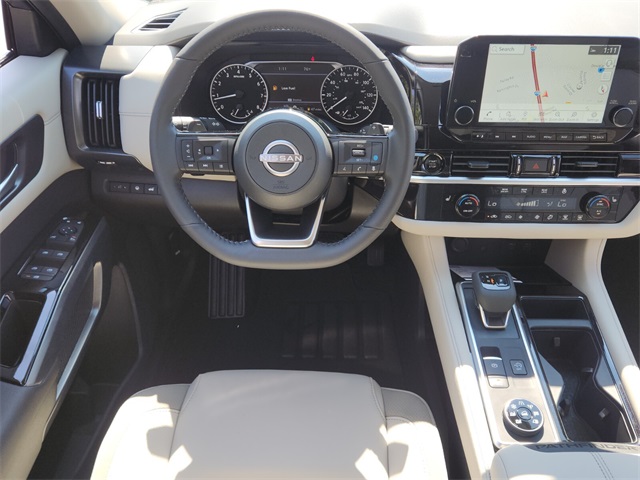 2025 Nissan Pathfinder SL photo 7