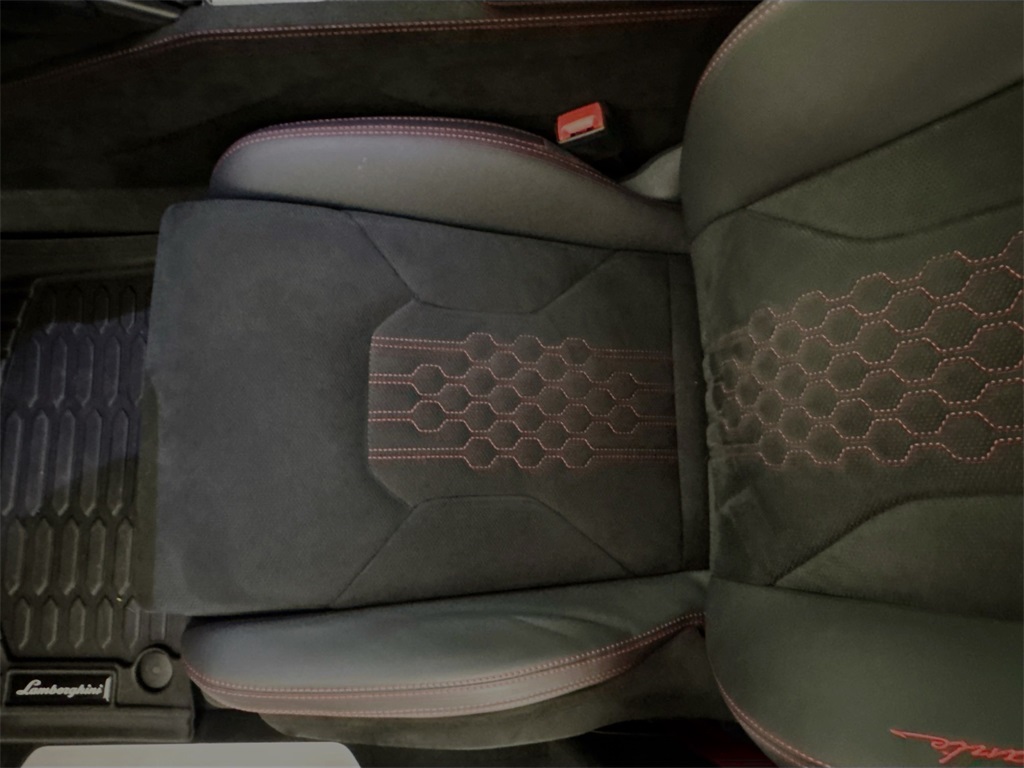 2023 Lamborghini Urus Performante photo 20