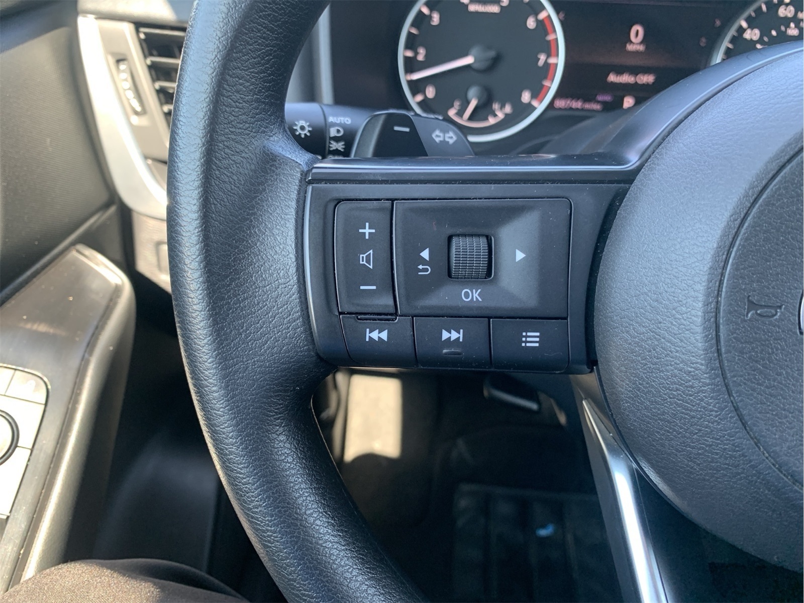 2024 Nissan Rogue S photo 16
