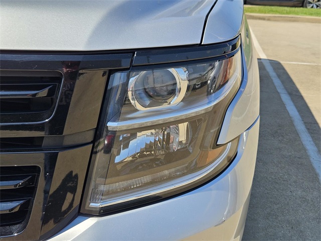 2019 Chevrolet Suburban LT photo 3