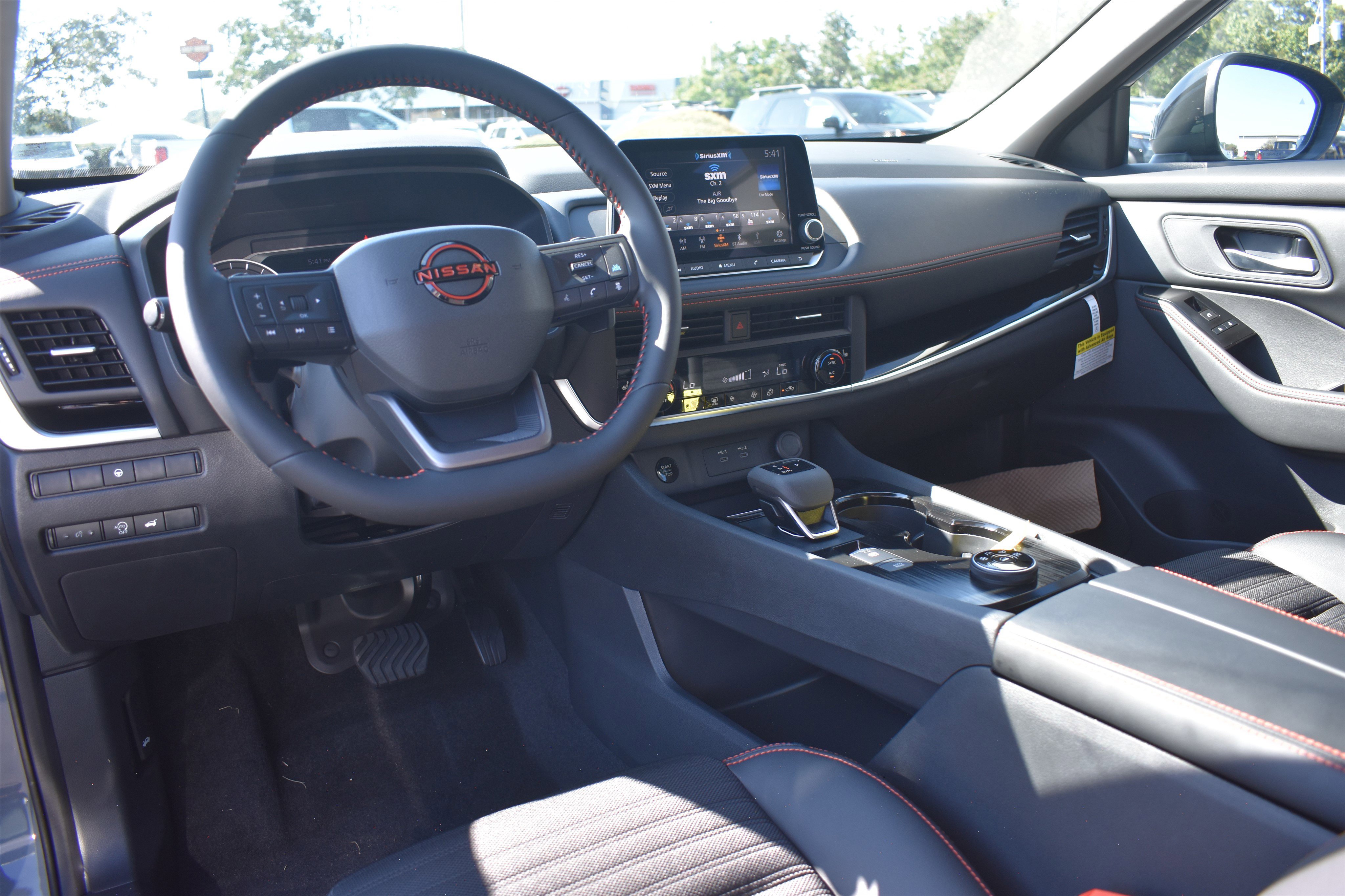 2026 Nissan Rogue SV photo 4