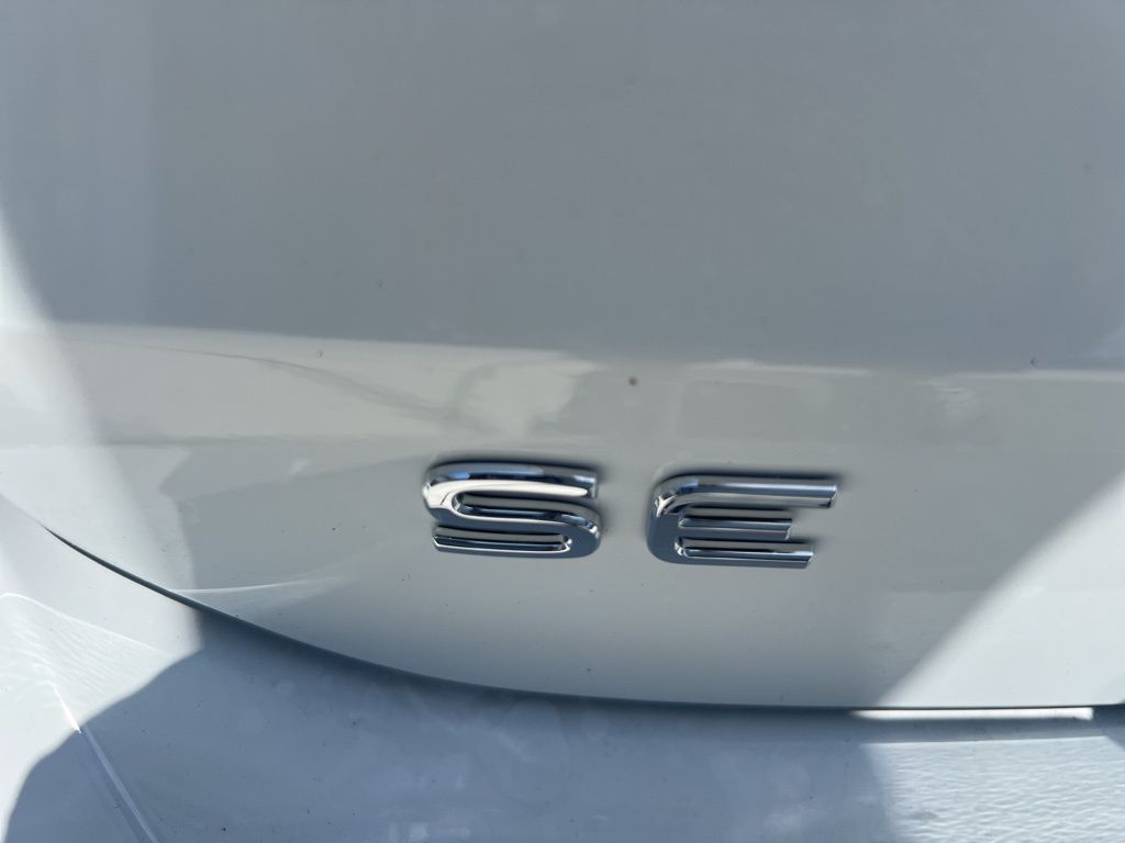 2025 Volkswagen Taos SE photo 9