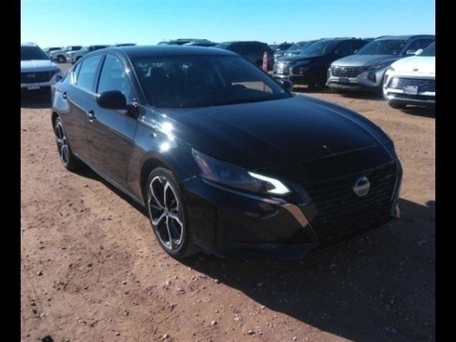 2023 Nissan Altima SR's photo