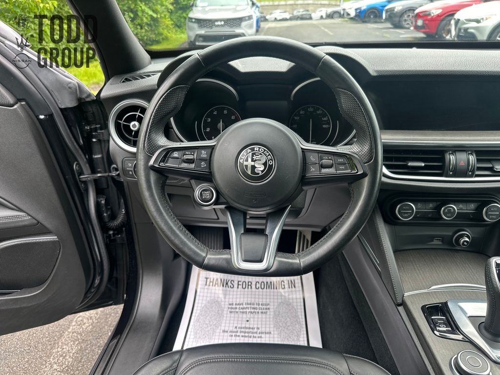 2022 Alfa Romeo Stelvio Ti photo 12