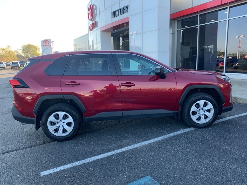 2024 Toyota RAV4 LE photo 3