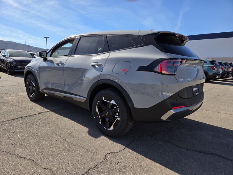 2026 Kia Sportage Hybrid S photo 4