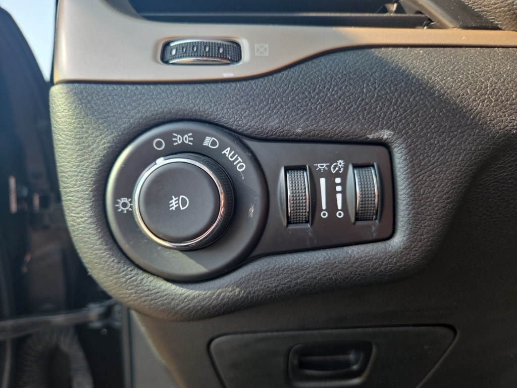 2016 Jeep Cherokee Limited photo 18