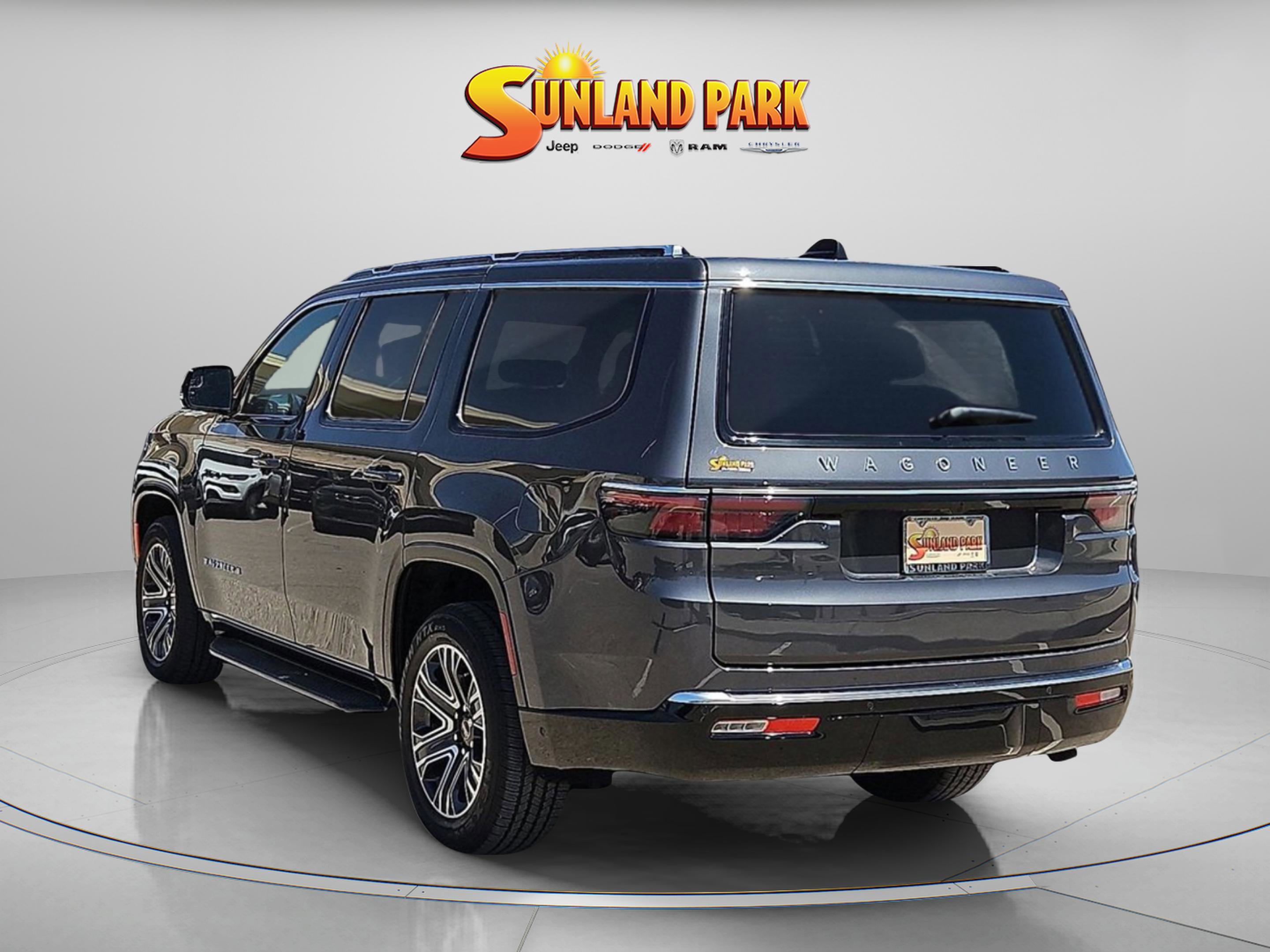 2025 Jeep Wagoneer Base photo 3