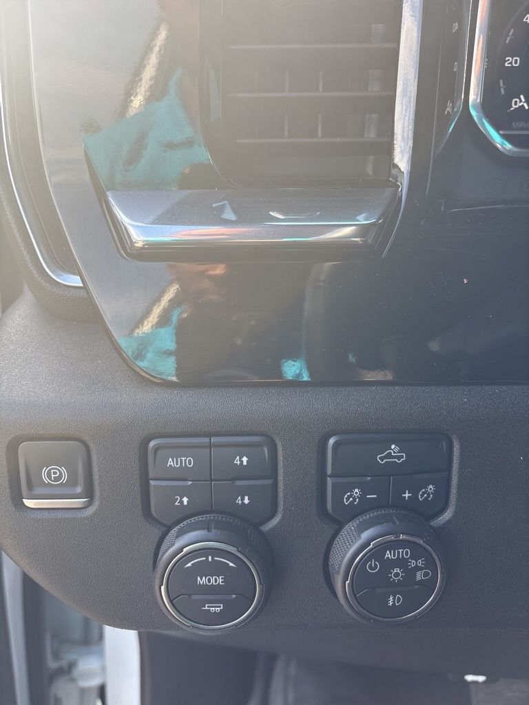 2024 Chevrolet Silverado 1500 RST photo 2