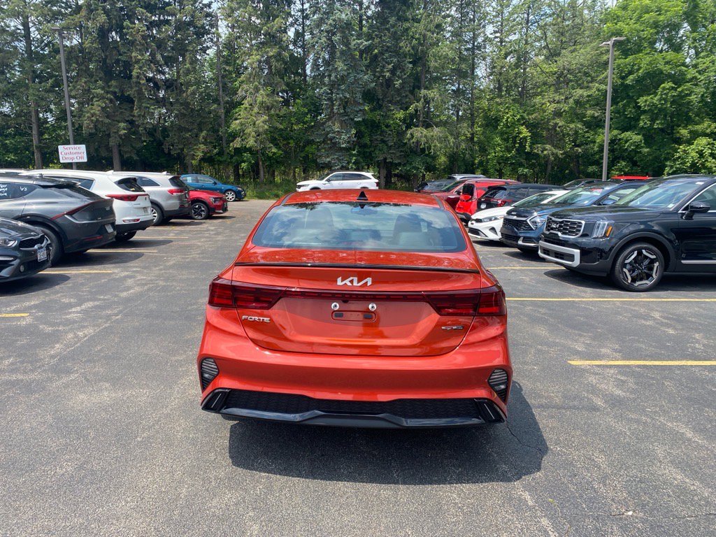 2022 Kia Forte GT-Line photo 6