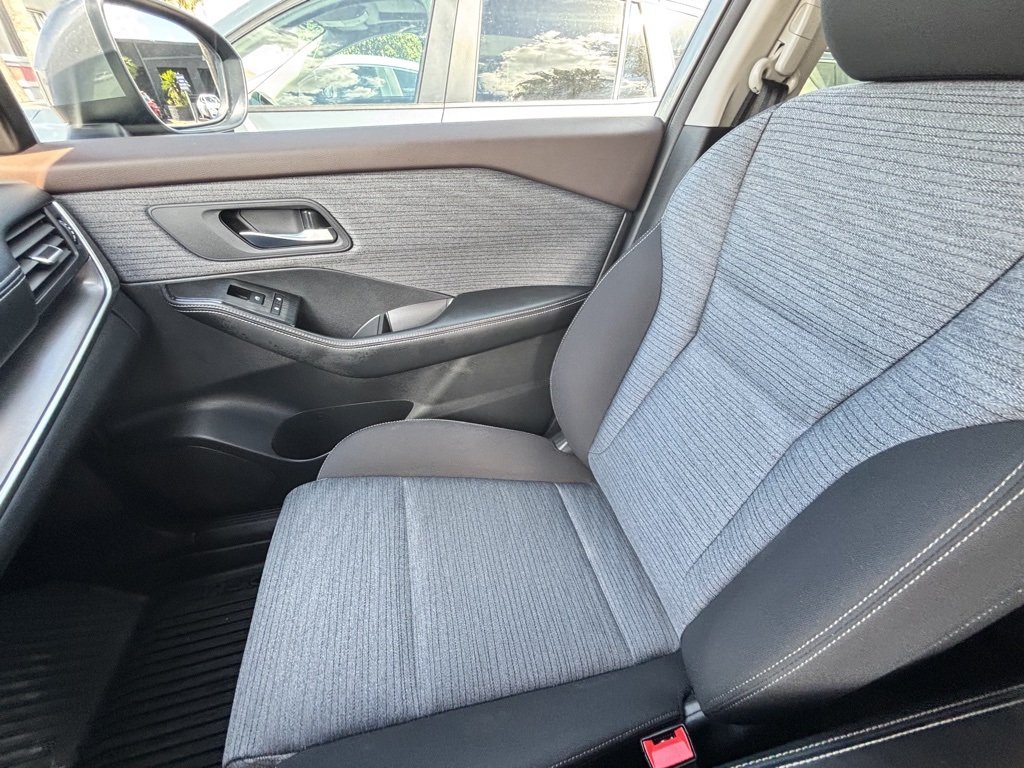 2023 Nissan Rogue SV photo 15