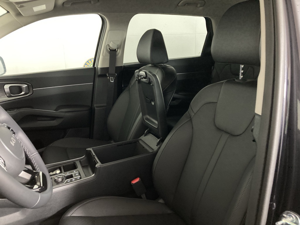 2025 Kia Sorento S photo 9