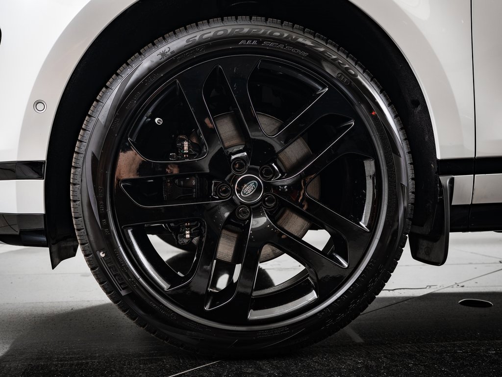2026 Land Rover Range Rover Evoque Dynamic SE photo 11
