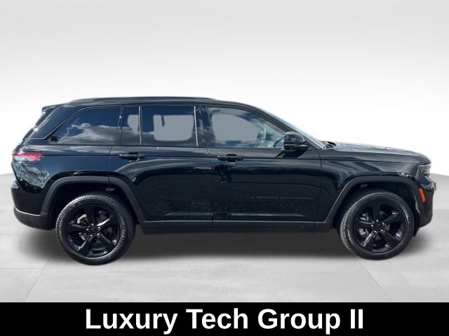 2023 Jeep Grand Cherokee Limited photo 2