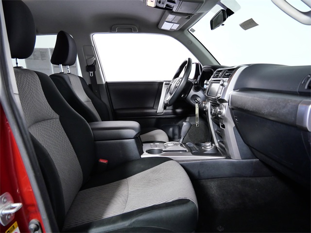 2018 Toyota 4Runner SR5 photo 9