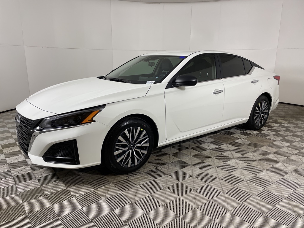 2025 Nissan Altima SV photo 4