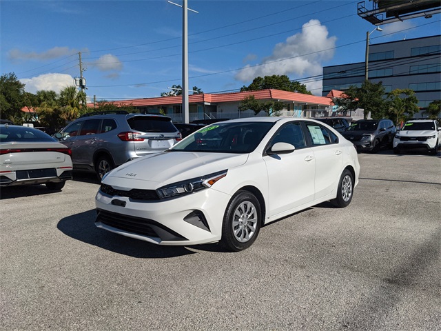 2023 Kia Forte LX photo 2
