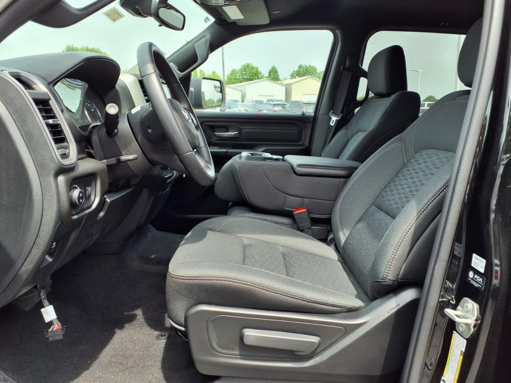 2025 Ram 1500 Tradesman photo 3