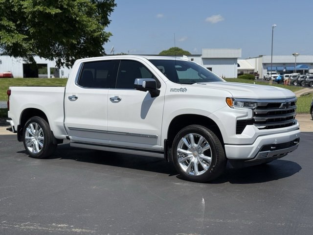 Used 2025 Iridescent Pearl Tricoat Chevrolet High Country image 1