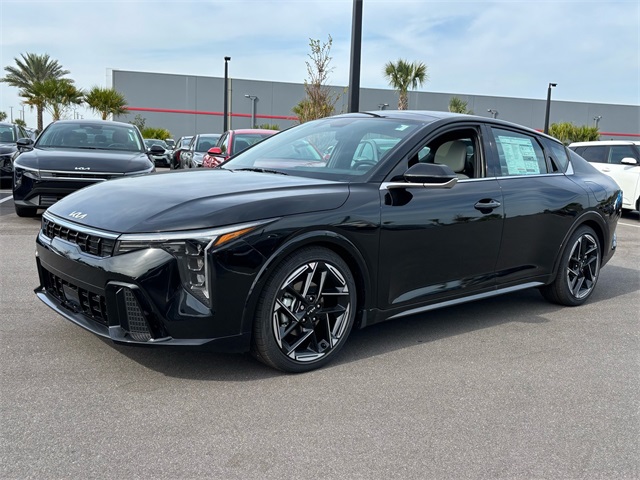 2025 Kia K4 GT-Line photo 3