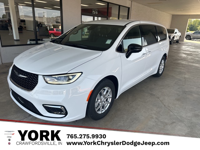 2026 Chrysler Pacifica Select's photo