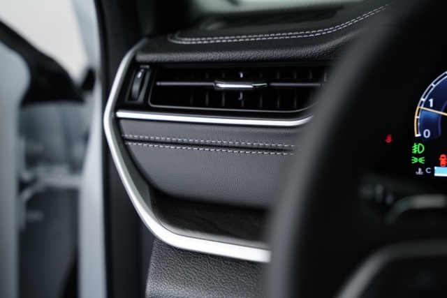 2025 Jeep Grand Cherokee Limited photo 16