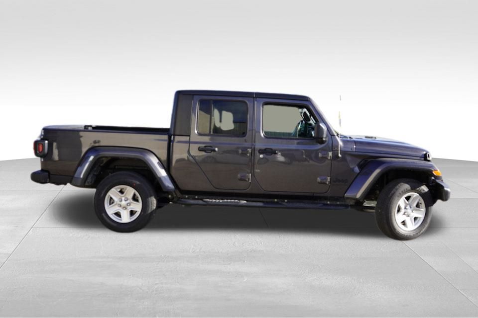 2022 Jeep Gladiator Sport S photo 2